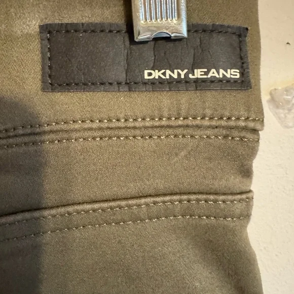 DKNY Olive Green Bermuda Shorts   LARGE      #H - Picture 7 of 8